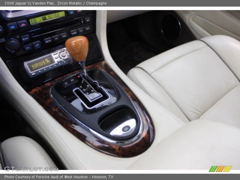 Zircon Metallic / Champagne 2006 Jaguar XJ Vanden Plas