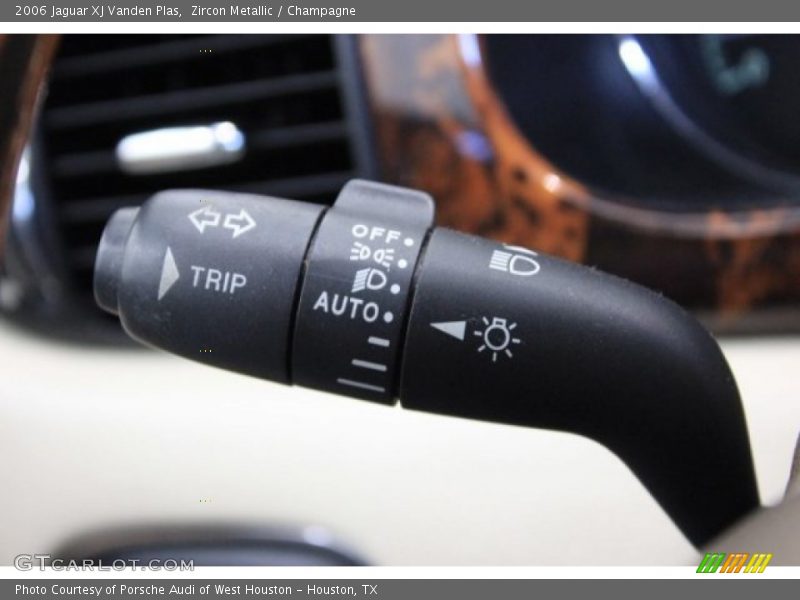 Zircon Metallic / Champagne 2006 Jaguar XJ Vanden Plas
