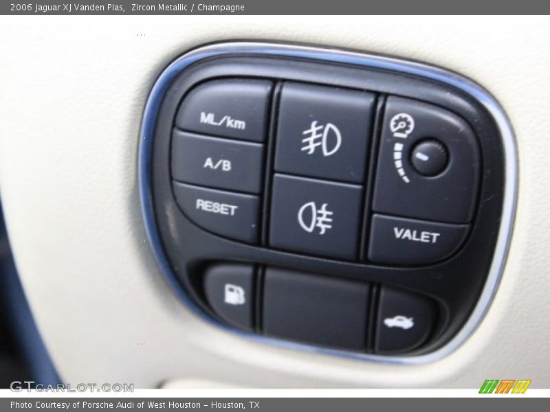 Zircon Metallic / Champagne 2006 Jaguar XJ Vanden Plas