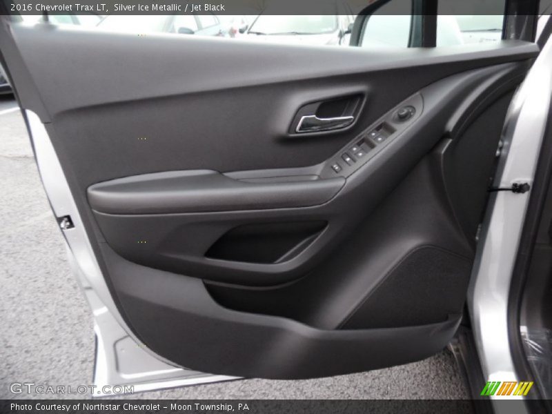 Silver Ice Metallic / Jet Black 2016 Chevrolet Trax LT