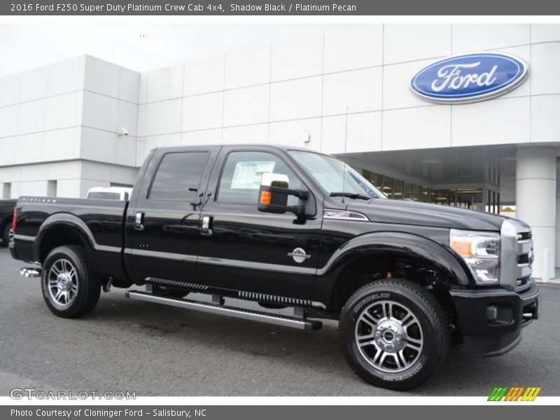 Front 3/4 View of 2016 F250 Super Duty Platinum Crew Cab 4x4
