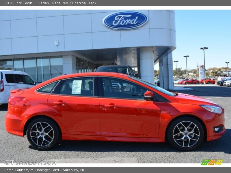 Race Red / Charcoal Black 2016 Ford Focus SE Sedan