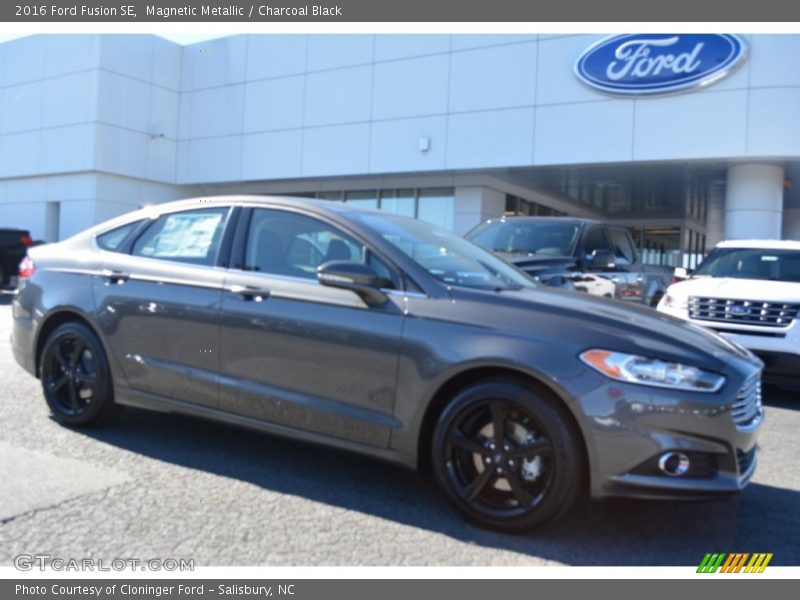 Magnetic Metallic / Charcoal Black 2016 Ford Fusion SE