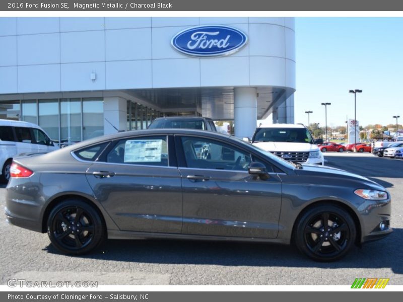 Magnetic Metallic / Charcoal Black 2016 Ford Fusion SE
