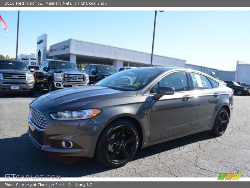 Magnetic Metallic / Charcoal Black 2016 Ford Fusion SE