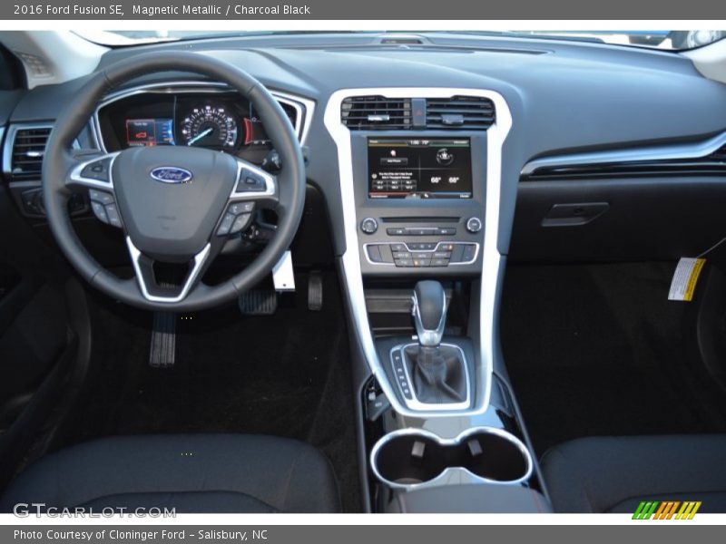 Magnetic Metallic / Charcoal Black 2016 Ford Fusion SE