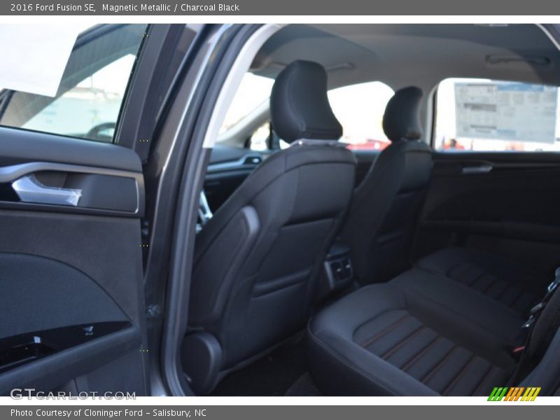 Magnetic Metallic / Charcoal Black 2016 Ford Fusion SE