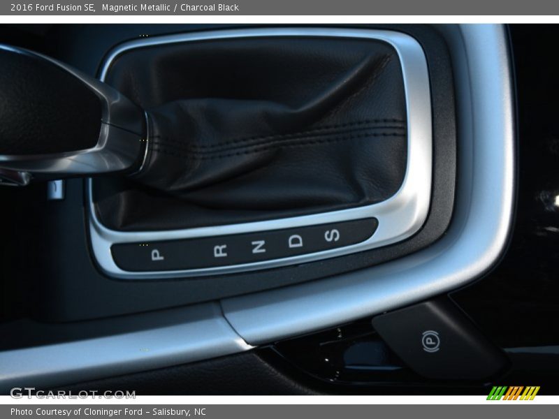 Magnetic Metallic / Charcoal Black 2016 Ford Fusion SE
