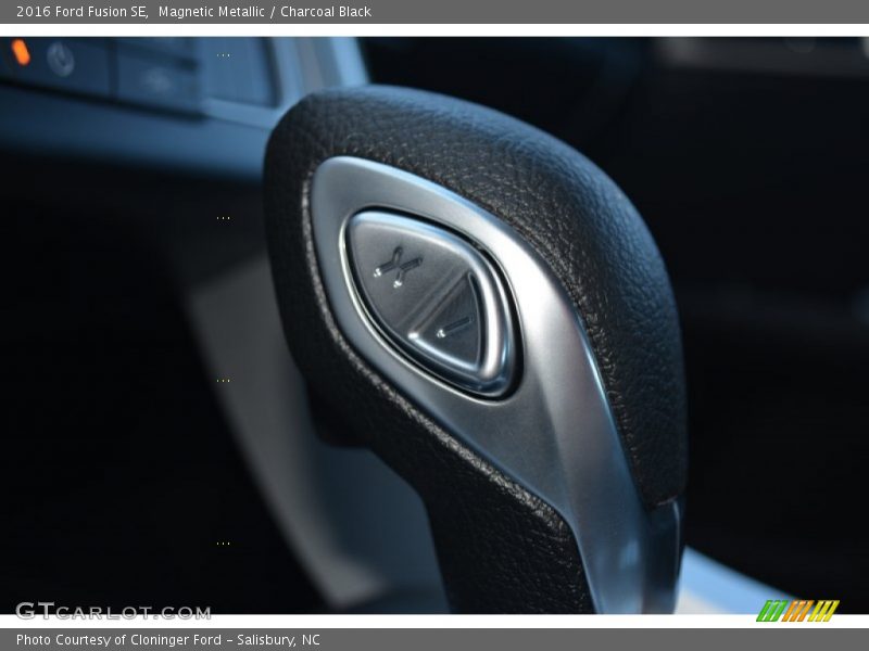 Magnetic Metallic / Charcoal Black 2016 Ford Fusion SE