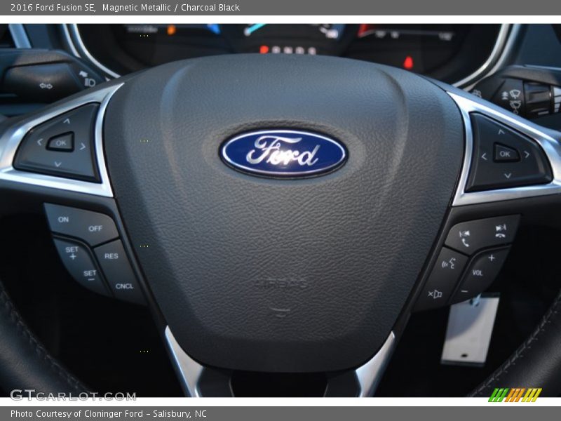 Magnetic Metallic / Charcoal Black 2016 Ford Fusion SE
