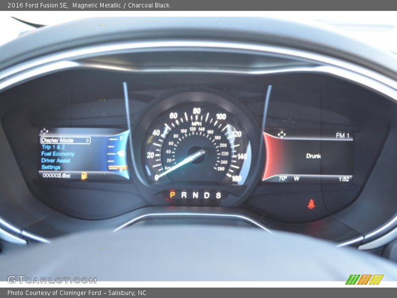 Magnetic Metallic / Charcoal Black 2016 Ford Fusion SE
