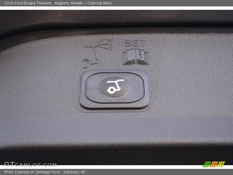 Magnetic Metallic / Charcoal Black 2016 Ford Escape Titanium