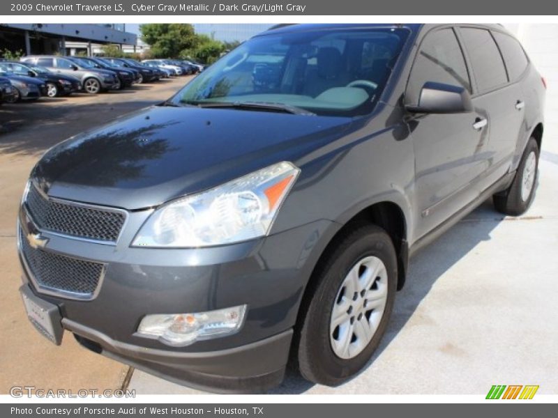 Front 3/4 View of 2009 Traverse LS