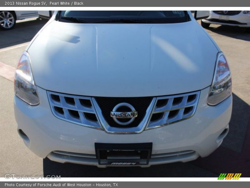 Pearl White / Black 2013 Nissan Rogue SV