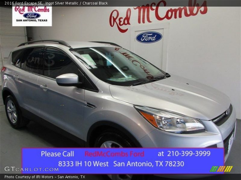 Ingot Silver Metallic / Charcoal Black 2016 Ford Escape SE