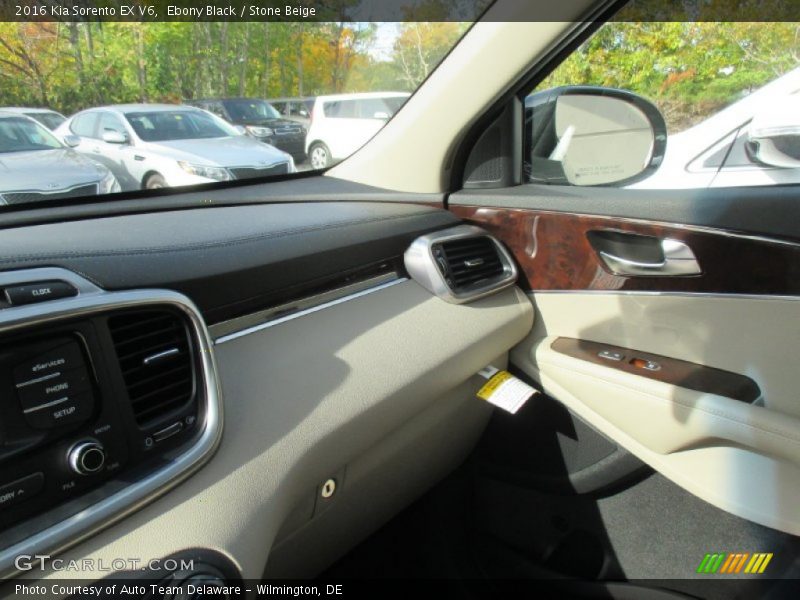 Ebony Black / Stone Beige 2016 Kia Sorento EX V6
