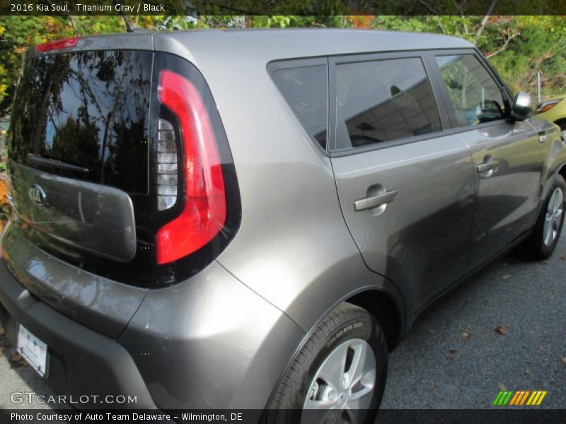 Titanium Gray / Black 2016 Kia Soul
