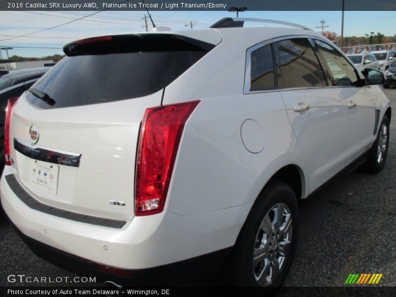Platinum Ice Tricoat / Light Titanium/Ebony 2016 Cadillac SRX Luxury AWD