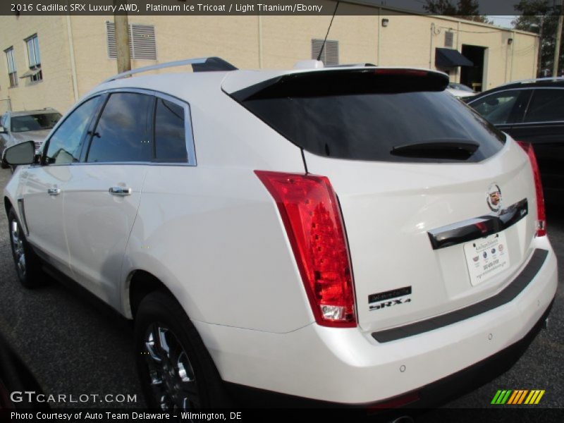 Platinum Ice Tricoat / Light Titanium/Ebony 2016 Cadillac SRX Luxury AWD