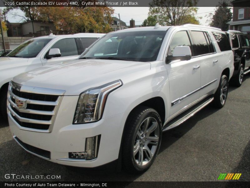 Front 3/4 View of 2016 Escalade ESV Luxury 4WD