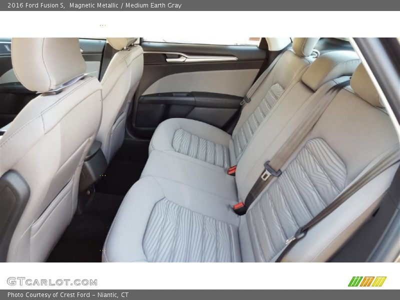Magnetic Metallic / Medium Earth Gray 2016 Ford Fusion S