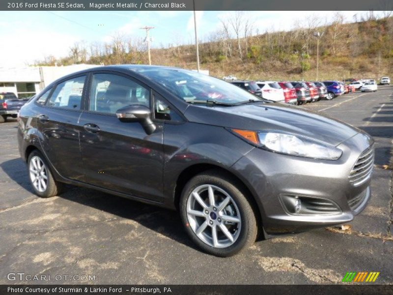 Magnetic Metallic / Charcoal Black 2016 Ford Fiesta SE Sedan