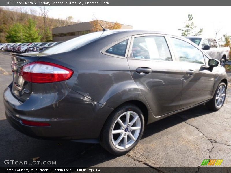 Magnetic Metallic / Charcoal Black 2016 Ford Fiesta SE Sedan