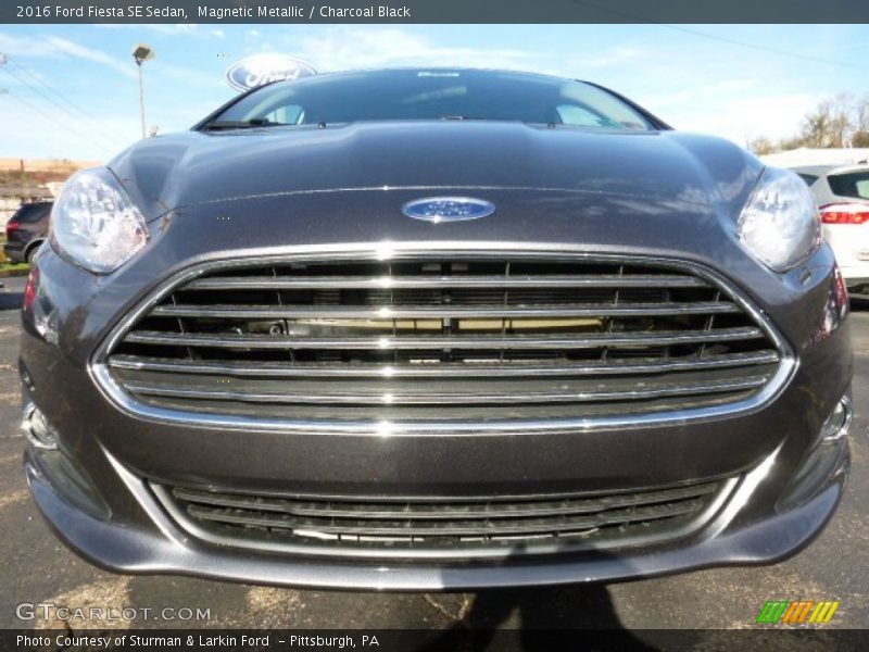 Magnetic Metallic / Charcoal Black 2016 Ford Fiesta SE Sedan