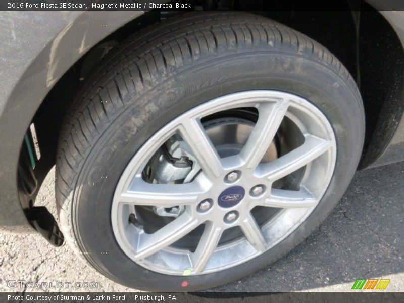 Magnetic Metallic / Charcoal Black 2016 Ford Fiesta SE Sedan