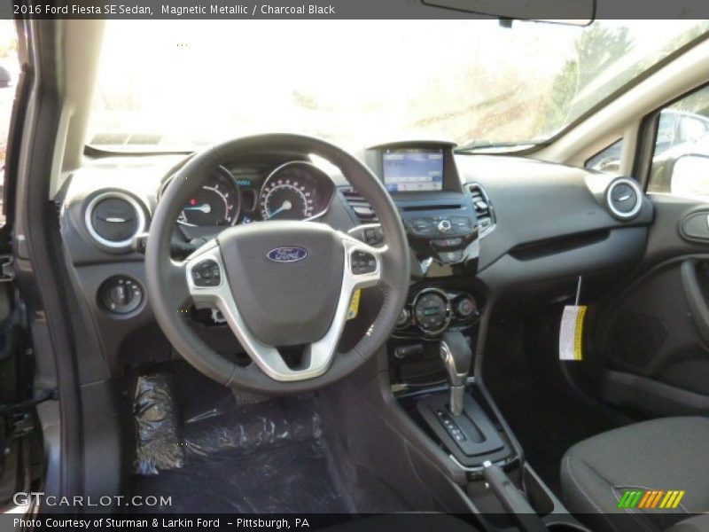 Magnetic Metallic / Charcoal Black 2016 Ford Fiesta SE Sedan