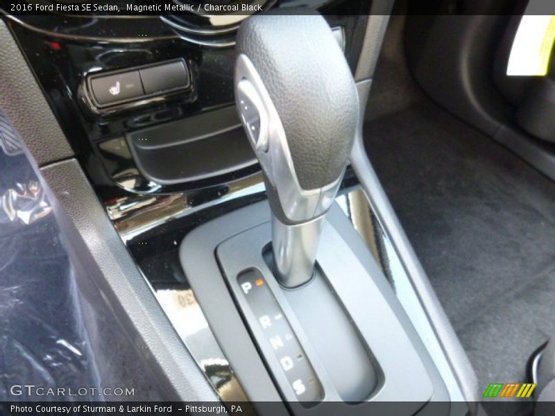 Magnetic Metallic / Charcoal Black 2016 Ford Fiesta SE Sedan