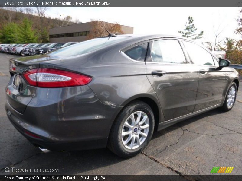 Magnetic Metallic / Medium Earth Gray 2016 Ford Fusion S