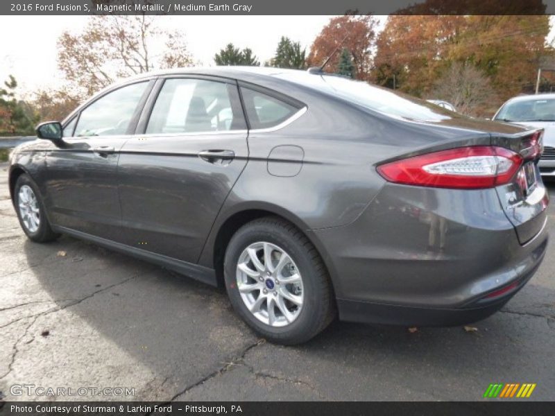 Magnetic Metallic / Medium Earth Gray 2016 Ford Fusion S