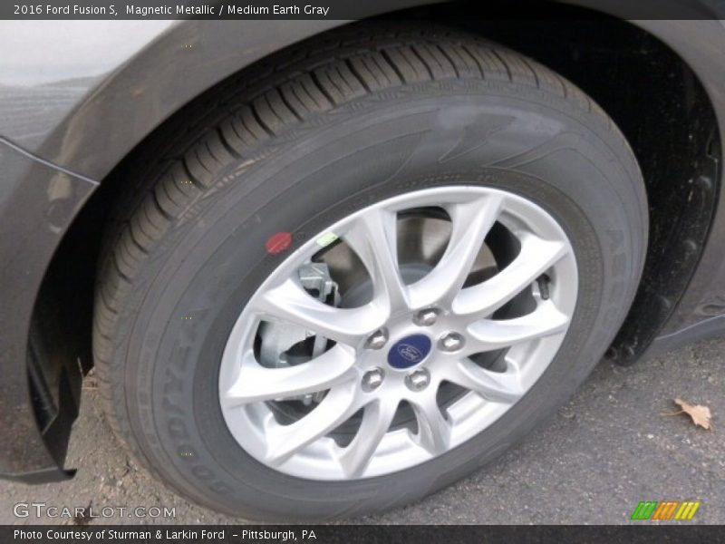 Magnetic Metallic / Medium Earth Gray 2016 Ford Fusion S