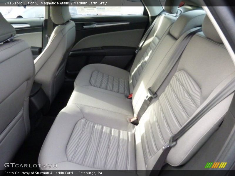 Magnetic Metallic / Medium Earth Gray 2016 Ford Fusion S