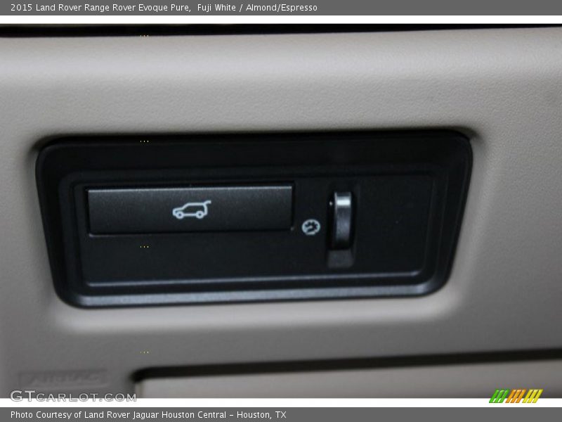 Fuji White / Almond/Espresso 2015 Land Rover Range Rover Evoque Pure