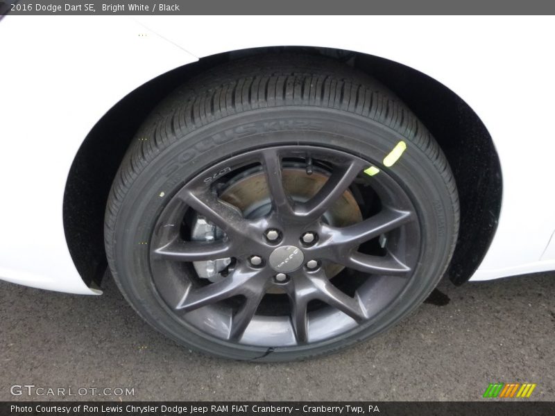 Bright White / Black 2016 Dodge Dart SE
