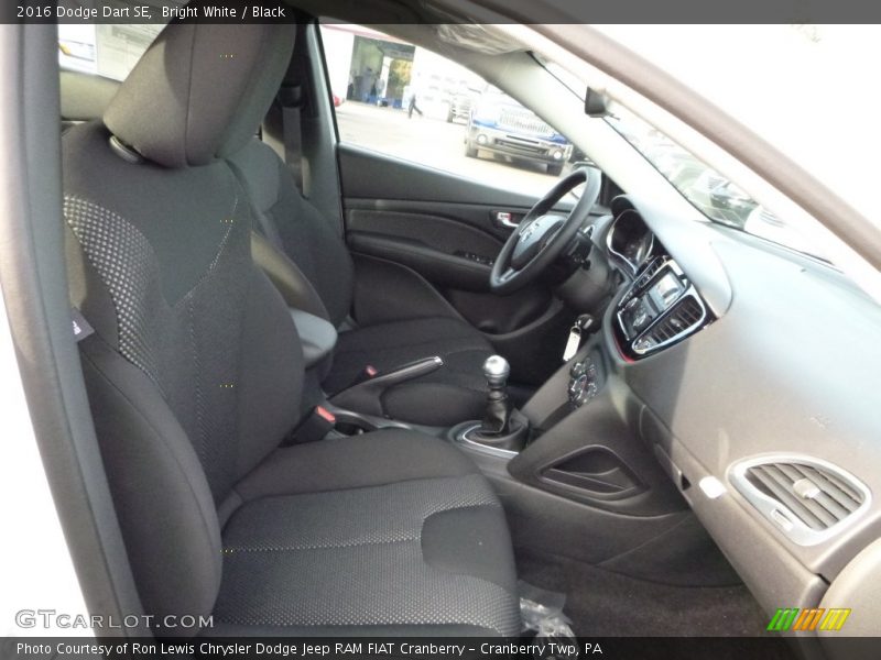 Bright White / Black 2016 Dodge Dart SE