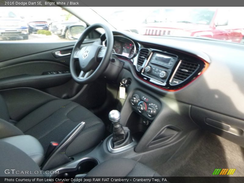 Bright White / Black 2016 Dodge Dart SE
