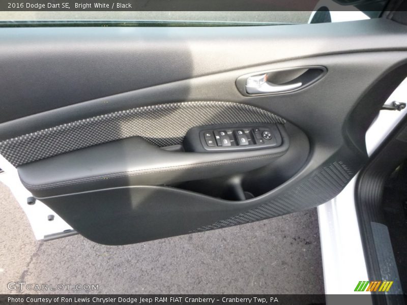 Bright White / Black 2016 Dodge Dart SE