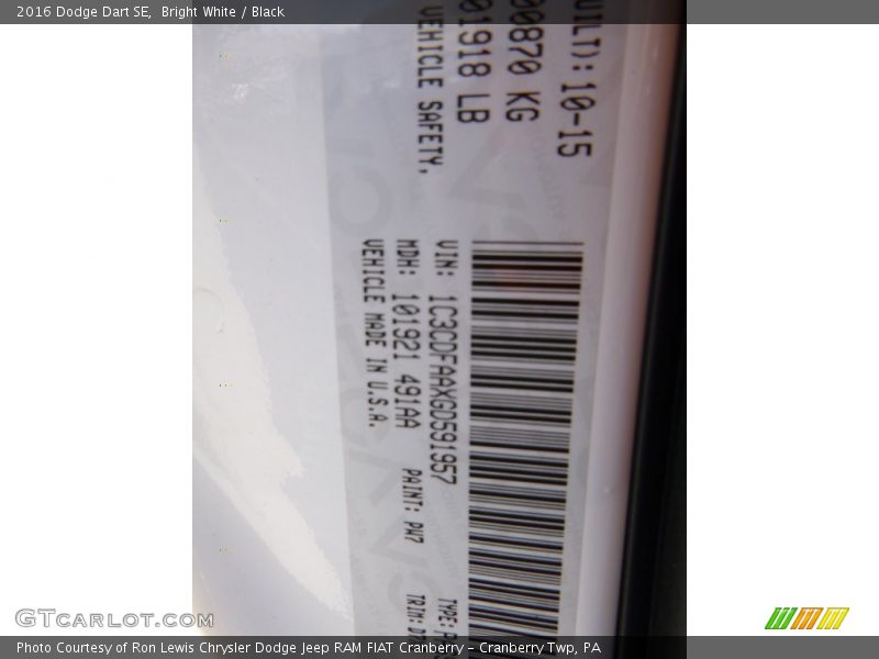 Bright White / Black 2016 Dodge Dart SE