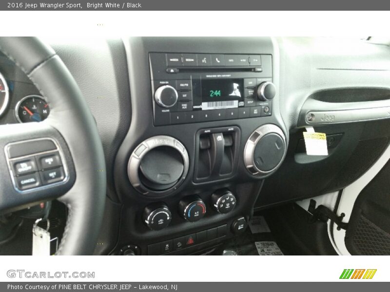 Bright White / Black 2016 Jeep Wrangler Sport