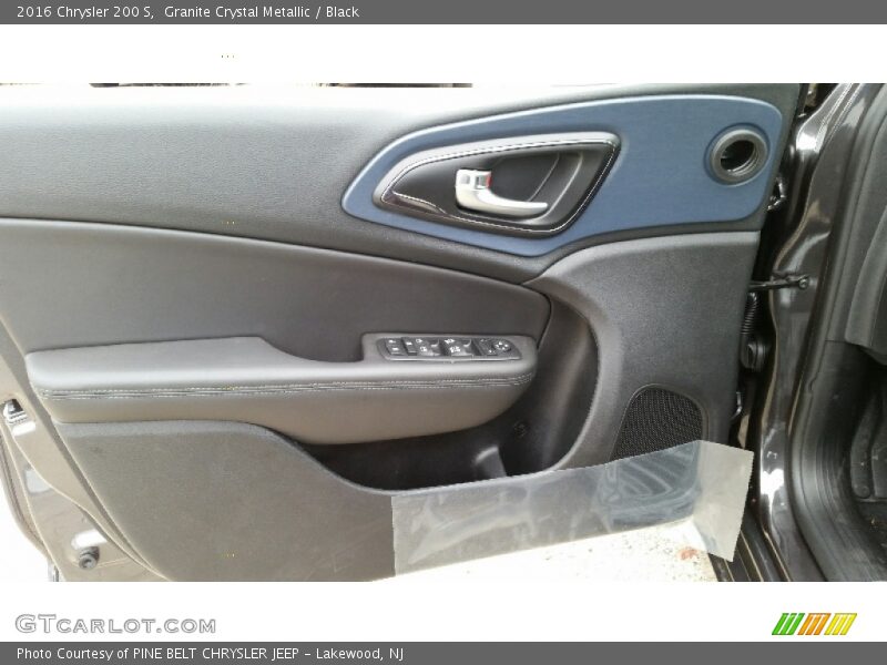 Granite Crystal Metallic / Black 2016 Chrysler 200 S