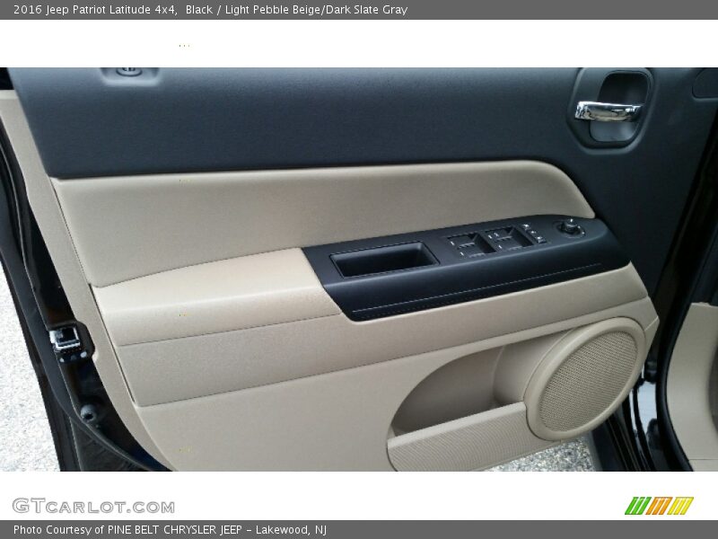 Black / Light Pebble Beige/Dark Slate Gray 2016 Jeep Patriot Latitude 4x4