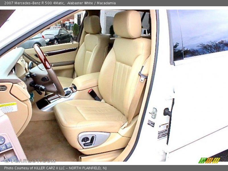 Front Seat of 2007 R 500 4Matic