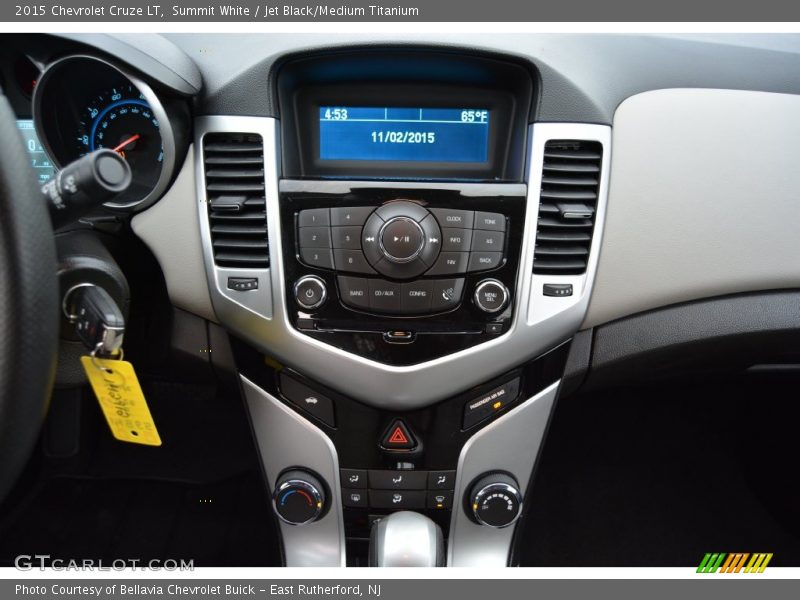 Summit White / Jet Black/Medium Titanium 2015 Chevrolet Cruze LT