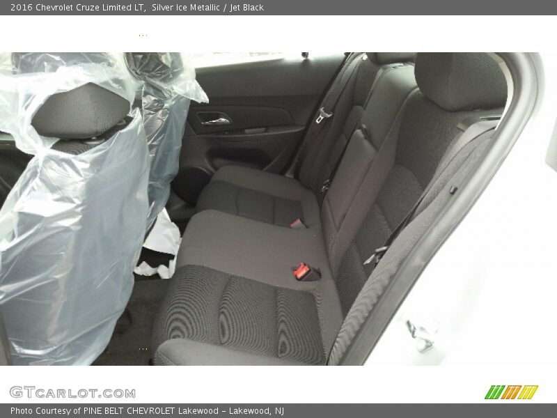Silver Ice Metallic / Jet Black 2016 Chevrolet Cruze Limited LT