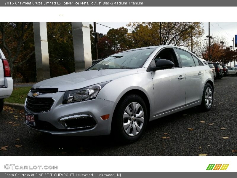 Silver Ice Metallic / Jet Black/Medium Titanium 2016 Chevrolet Cruze Limited LS