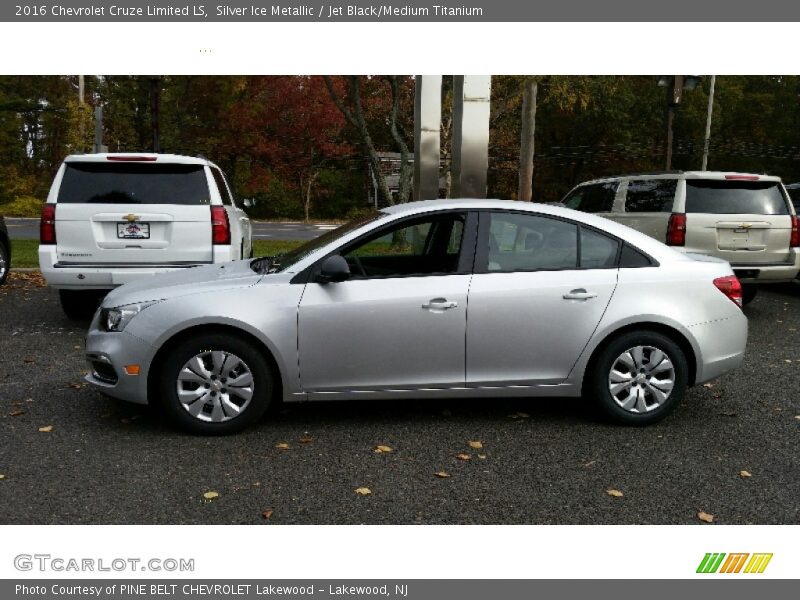 Silver Ice Metallic / Jet Black/Medium Titanium 2016 Chevrolet Cruze Limited LS