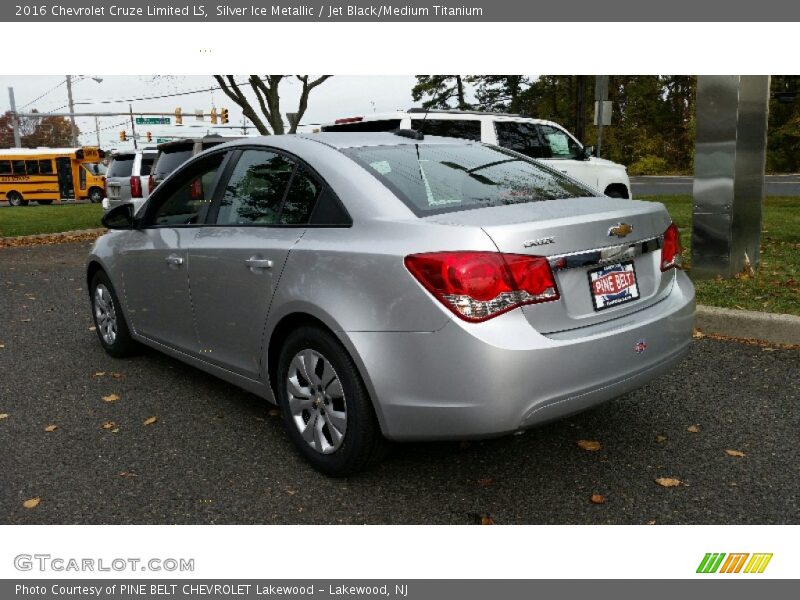 Silver Ice Metallic / Jet Black/Medium Titanium 2016 Chevrolet Cruze Limited LS